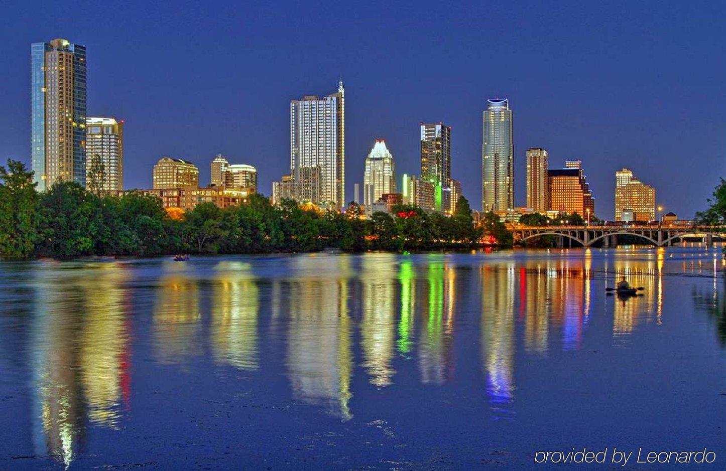 Doubletree By Hilton Hotel Austin