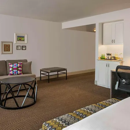 Doubletree By Hilton Austin Hotel Exterior photo