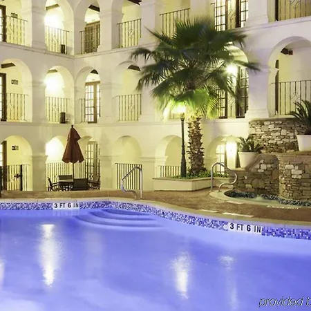 Doubletree By Hilton Austin 
