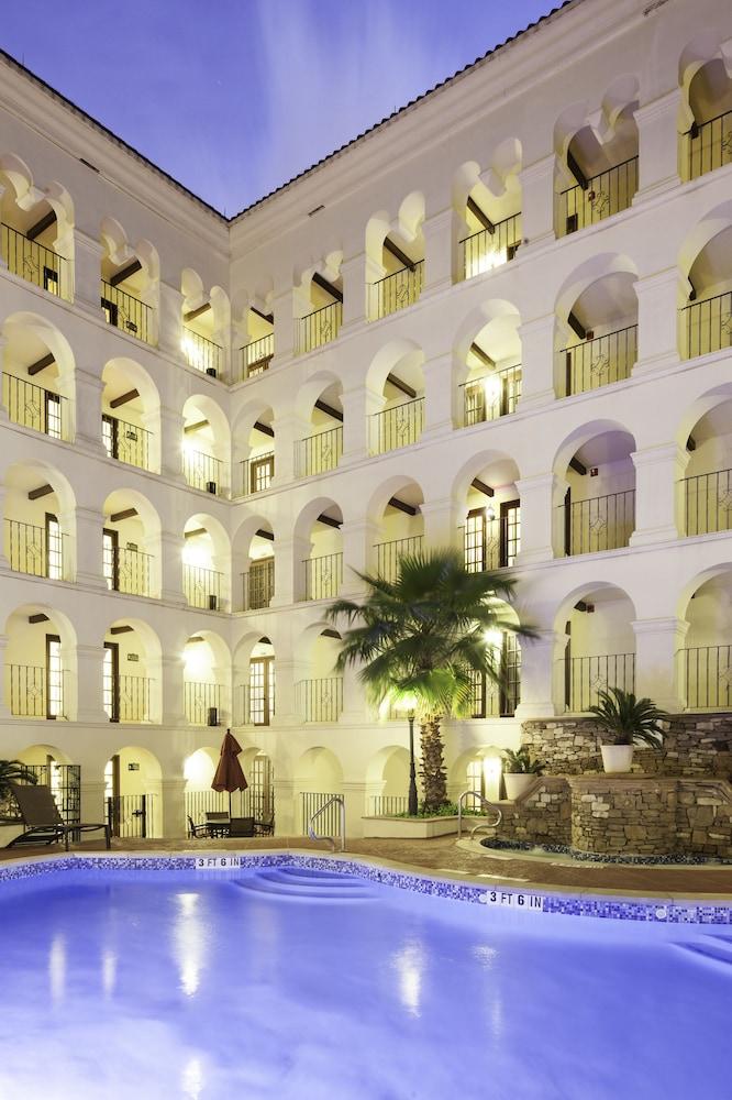Doubletree By Hilton Hotel Austin